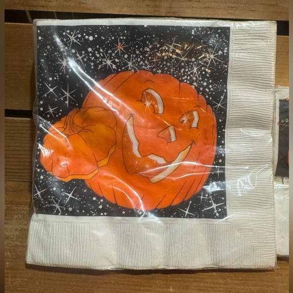 Vintage Halloween napkins packaged - Picture 3 of 4